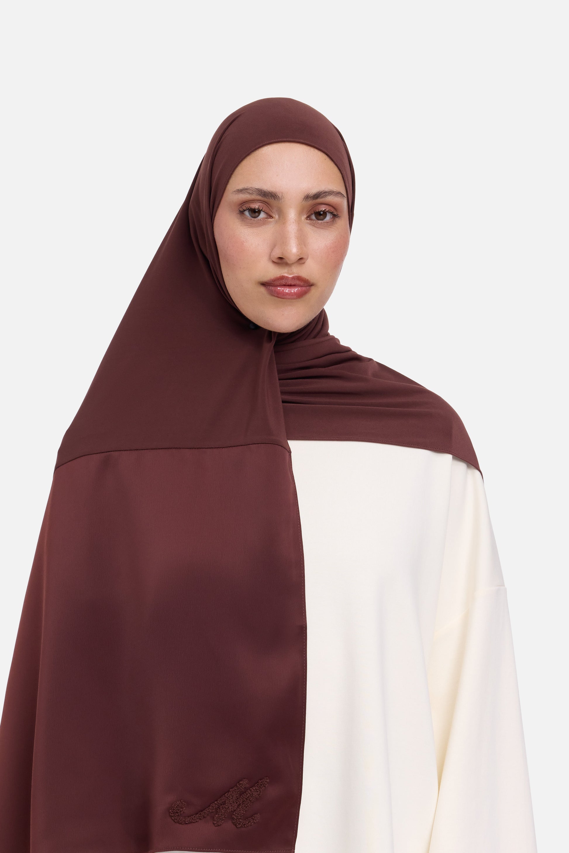 Écharpe à bord en satin avec logo Premium | Cerise noire