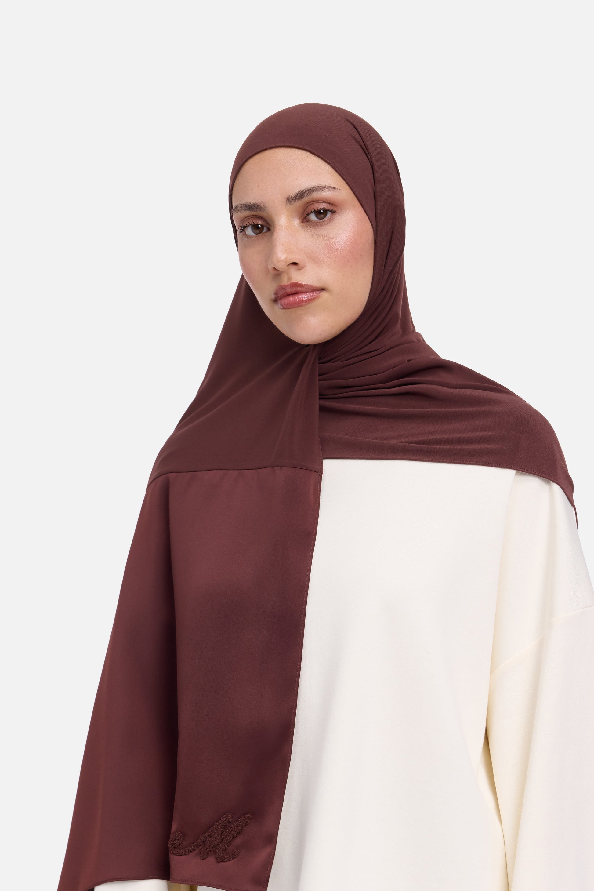 Écharpe à bord en satin avec logo Premium | Cerise noire