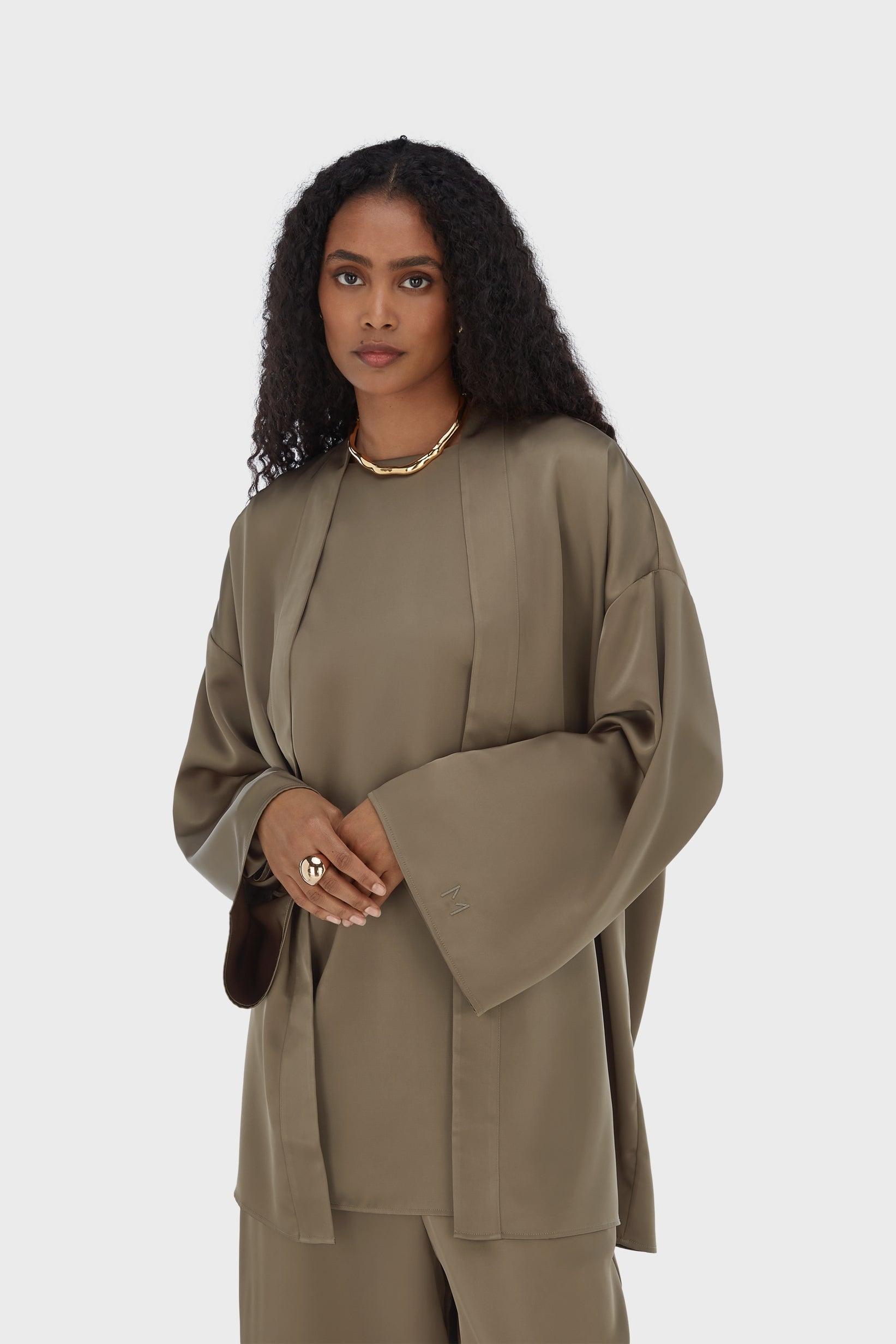 Abaya courte en satin | Taupe
