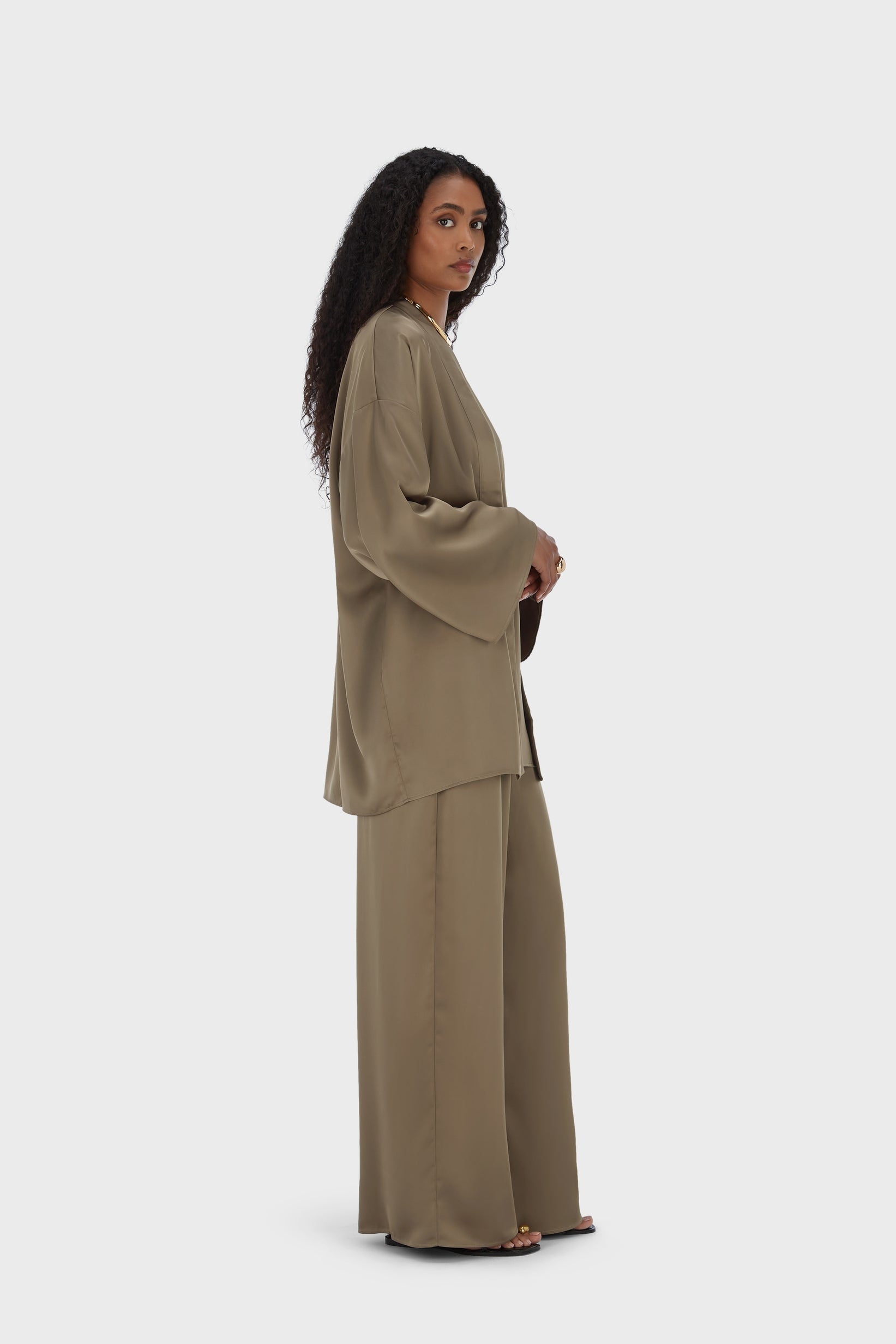 Abaya courte en satin | Taupe